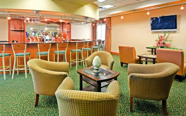 Holiday Inn Hotel & Suites Hattiesburg-University