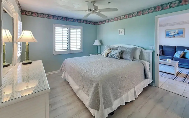 Admirals Bay 255 by Distinctive Beach Rentals