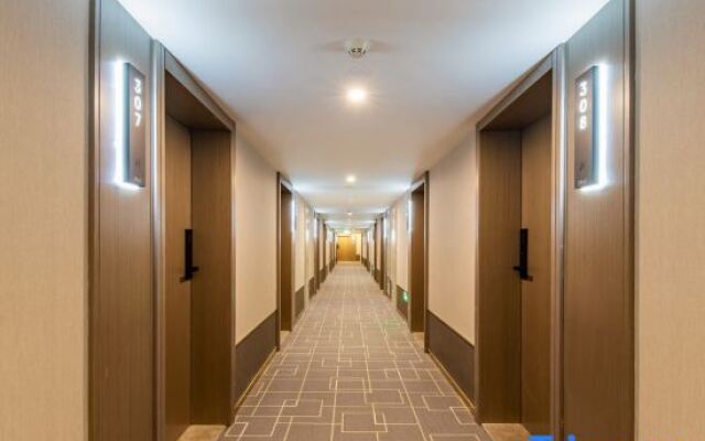 ZMAX HOTELS (Tianjin Five Old Street, Xi Nan Lou, metro station shop)