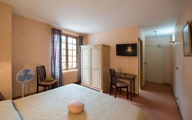 Logis Hôtel Domaine les Falaises
