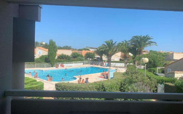 Studio cabine pour 4 personnes avec piscine commune