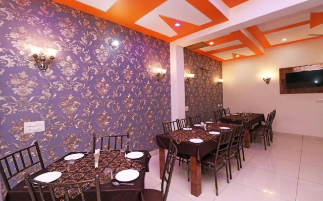 Hotel Almond Leaf By OYO Rooms
