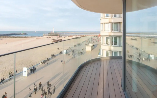 Open View Apartment by the Beach