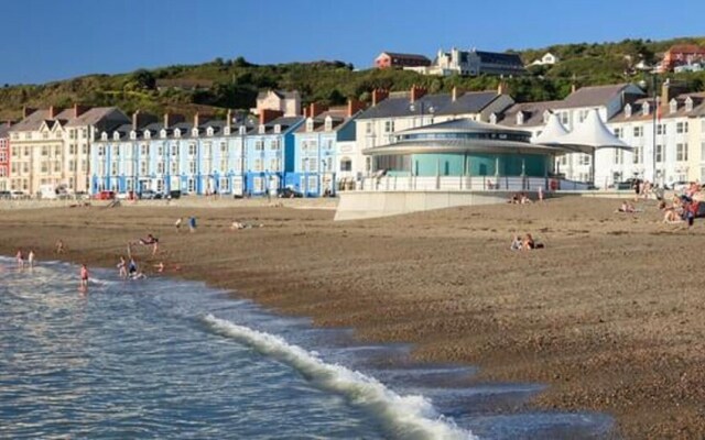 Forester's Retreat Glamping - Dinas View