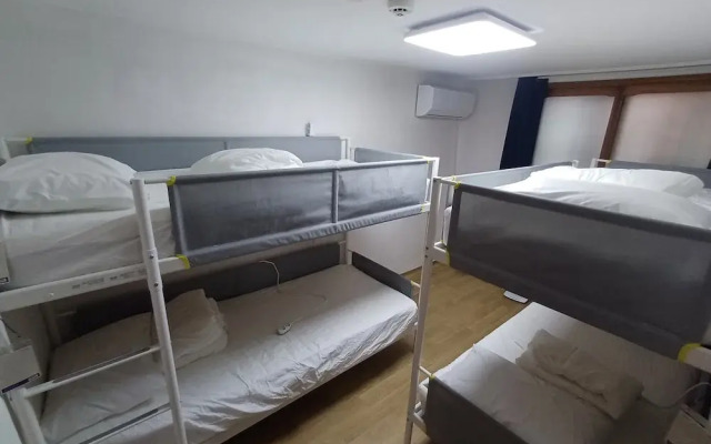 Ocean's Guesthouse - foreigners only