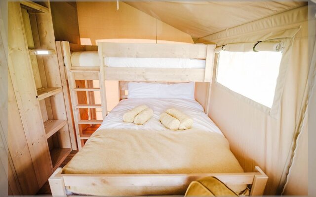 Remarkable 2-bed Safari Lodge in Llanidloes
