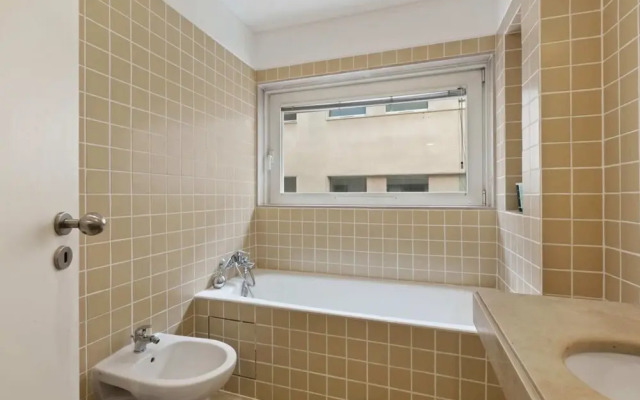 Beautiful 2 Bedroom Apartment in Bairro Alto