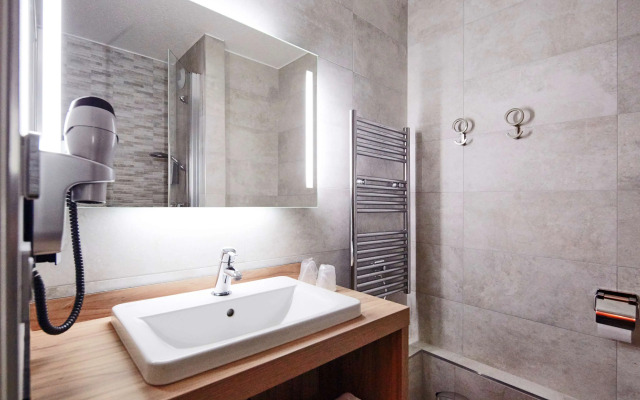 Kyriad Clermont Ferrand Nord - Riom