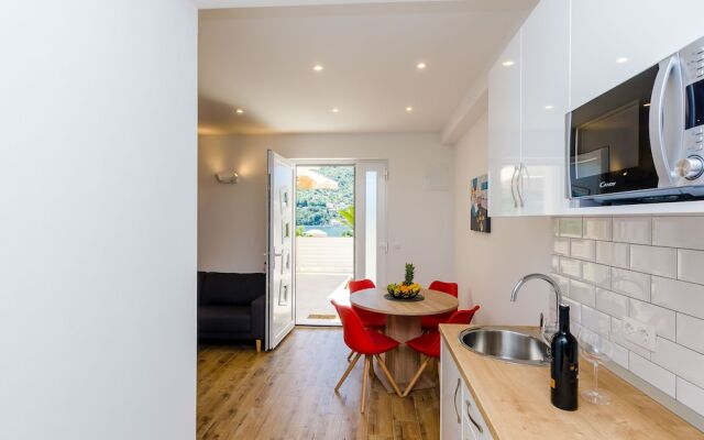 Apartment Moon River
