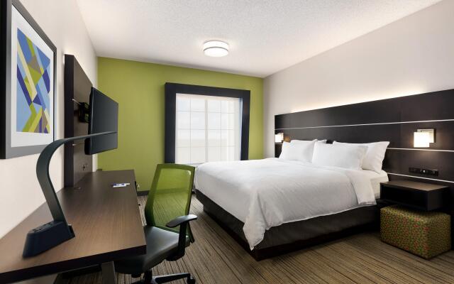 Holiday Inn Express & Suites Shawnee by IHG