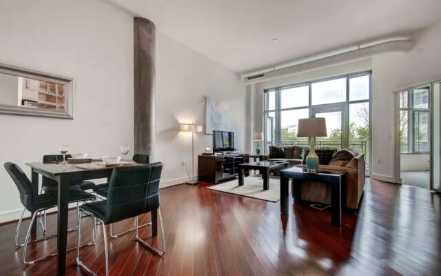 Global Luxury Suites at Park Crest Lofts