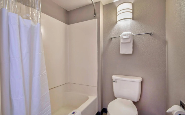 Motel 6 Albuquerque, NM - Carlisle