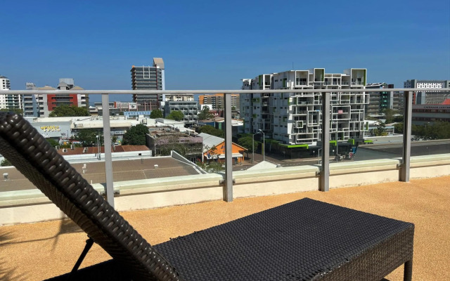 Darwin City Apartment with Harbour View & Pool