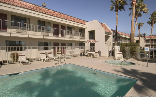 Rodeway Inn & Suites Thousand Palms - Rancho Mirage