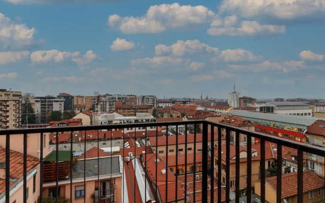 JOIVY Sleek Flat W/Balcony