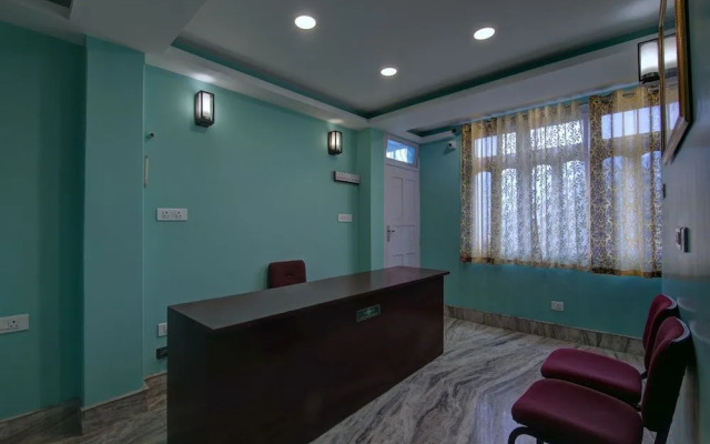 OYO 13465 Greendot Hotel