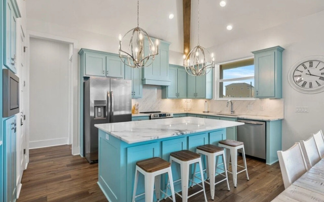 Tidewater 4 Bedroom Home by RedAwning