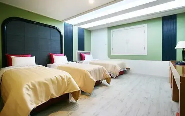 Hotel River
