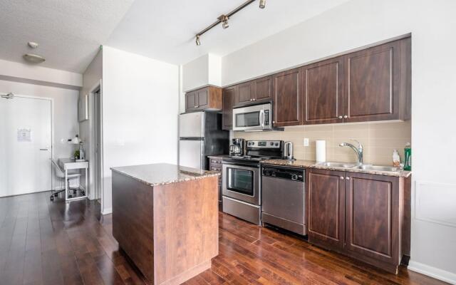 Modern Bright 1Br+Den Unit Downtown