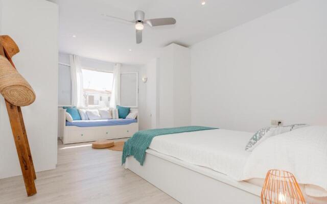 Calan Blanes Park 2adults 4children