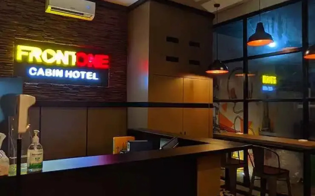 Front One Cabin Hotel Semarang