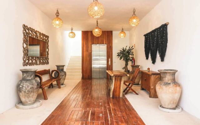 Charming Jungle Apartment Rooftop BBQ