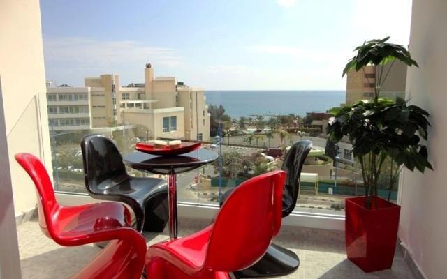 Avalon Beach Apartment