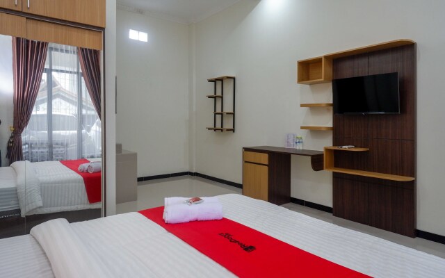 RedDoorz near Terminal Tirtonadi 2