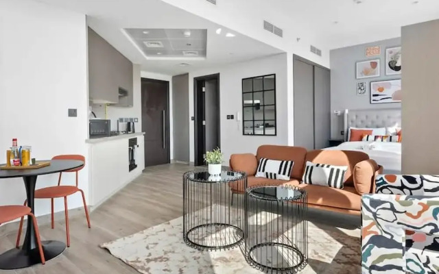 Silkhaus Large Modern Studio JVC With Gym Pool