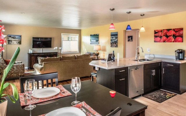 3733 Seaside Retreat