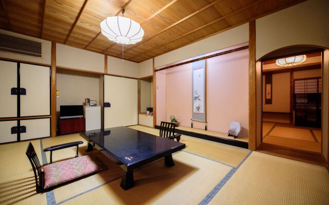 Yufuin Onsen Wafu Ryokan Tsuenosho