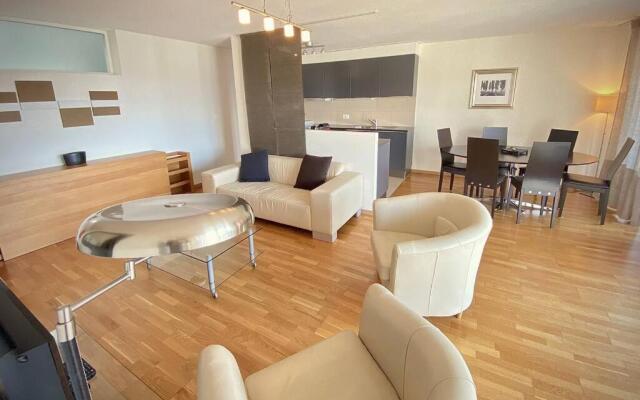 Spacious and bright 2 bedroom apartment with terrace