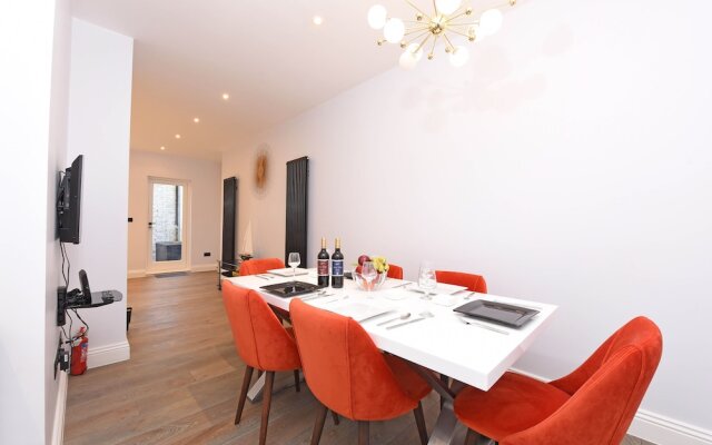 Stylish & Spacious Deluxe Apartments near Victoria Station