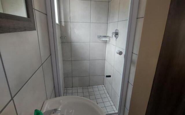 DeLutz Overnight Accommodation Room 2