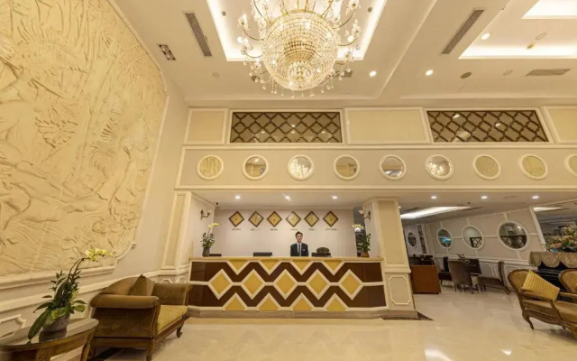 Chalcedony Grand Hotel