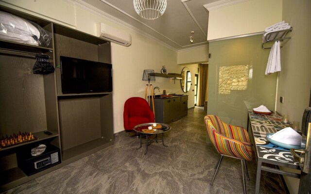 Warm Studio Flat with Patio LOTUS