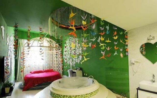 Romantic Holiday Hot Spring Hotel