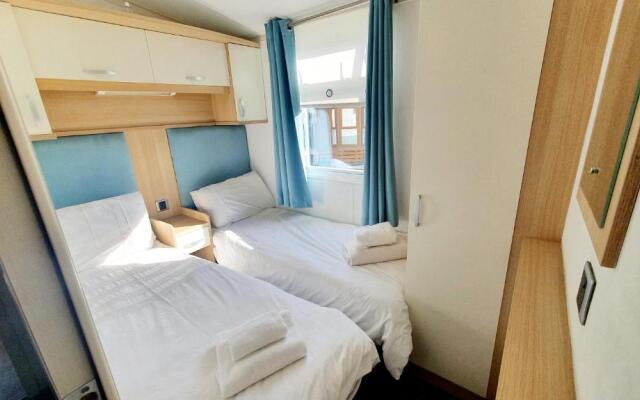 Apple Tree Lodge, Hot Tub, 3 Bedroom, 2 Bars