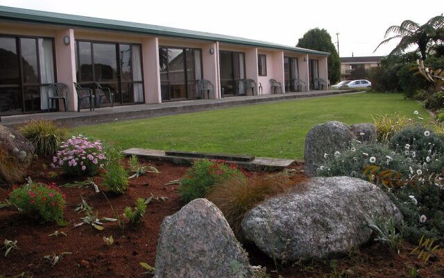 Karamea Village Hotel