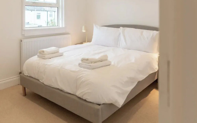 Bright & Airy 2BD - 10min walk to Centre
