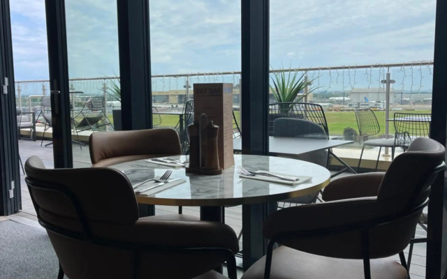 Courtyard by Marriott London Heathrow Airport