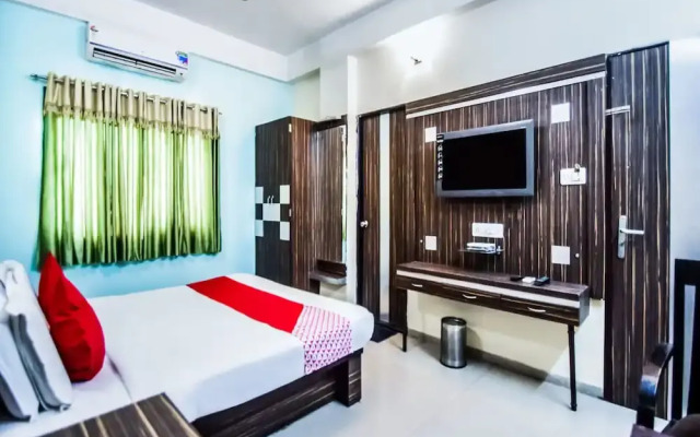 OYO 15650 Tourist Inn