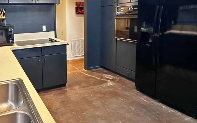 Poolside Comfort in Montrose