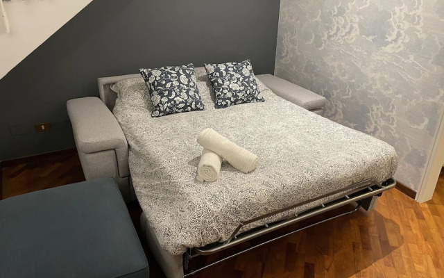 Design Villa With Parking, Navigli Area, Milan