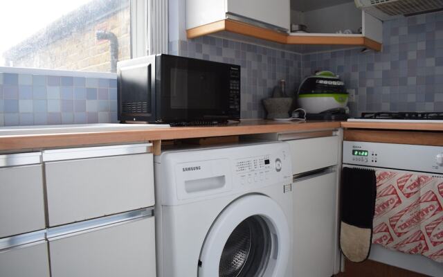 1 Bedroom Flat Near Richmond Park