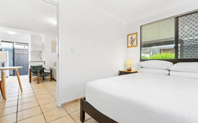 Spacious 1-bed Unit With Outdoor Patio Dining