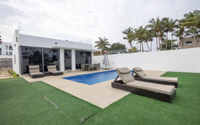 Tills No1 Beach Hotel