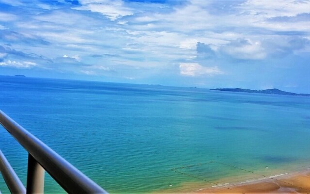 30th Floor Beach Condo With Stunning sea Views