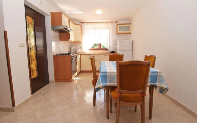 Apartment 979