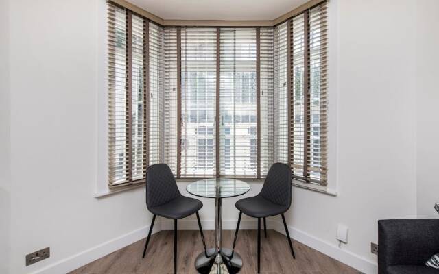 Stylish 1 bed in Fashionable Chelsea